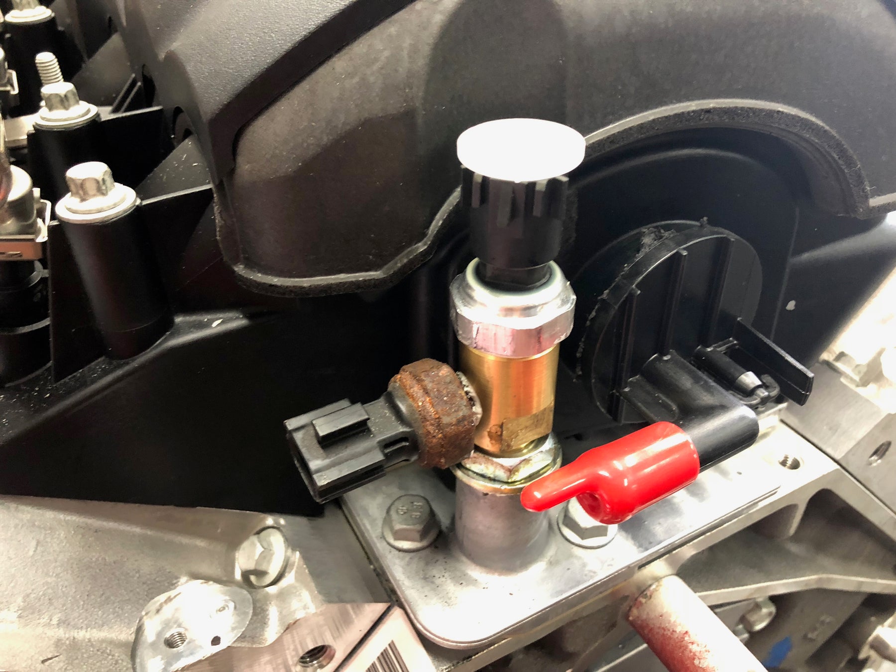 Ls oil pressure sensor outlet